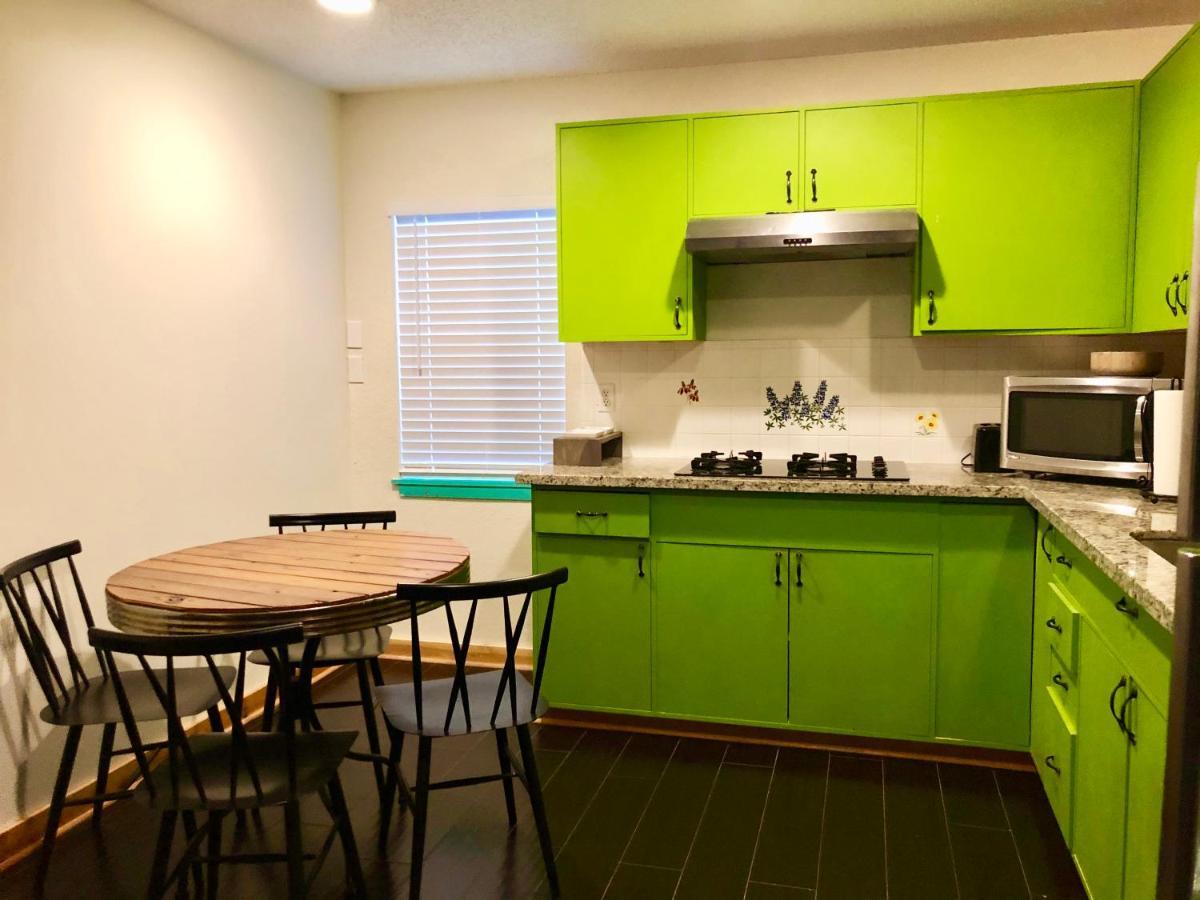 The Cove Bnb Hudson Bend Bilik gambar